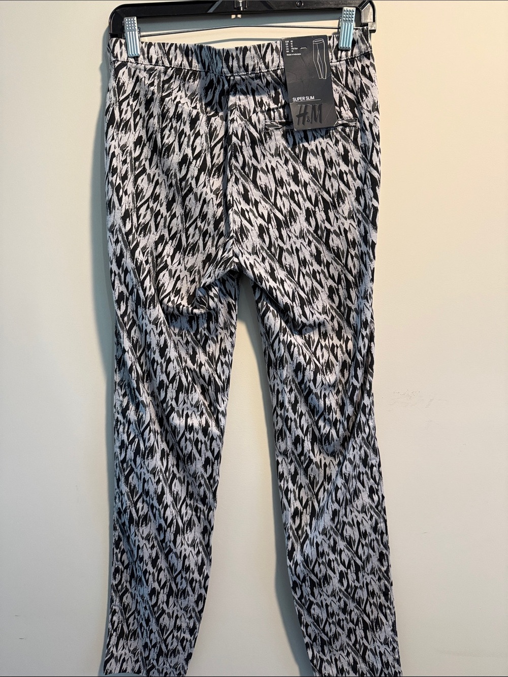 H&M Black & White Ikat-Print Leggings